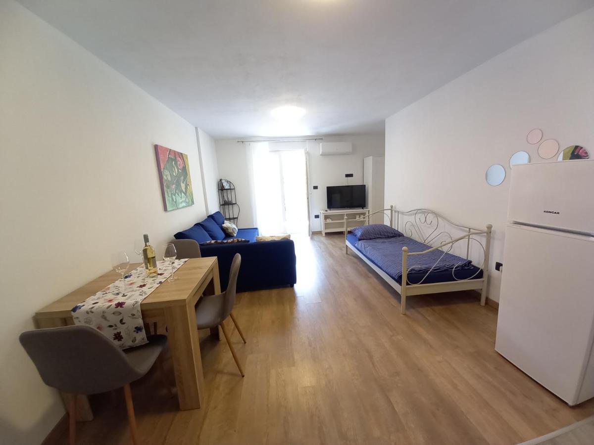 Apartament Dasara *